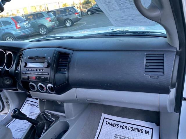 Photo of 2008 White Toyota Tacoma