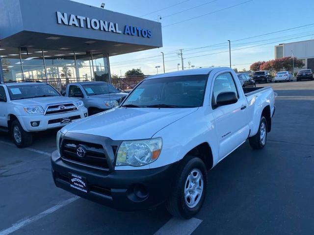 Photo of 2008 White Toyota Tacoma