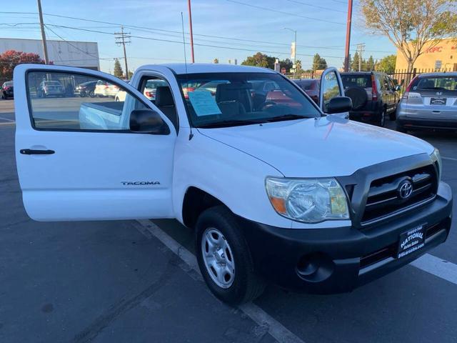 Photo of 2008 White Toyota Tacoma