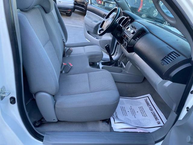 Photo of 2008 White Toyota Tacoma