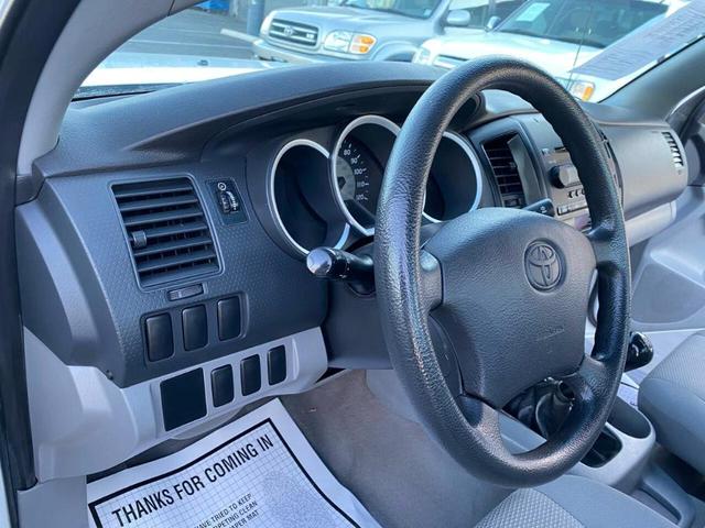 Photo of 2008 White Toyota Tacoma