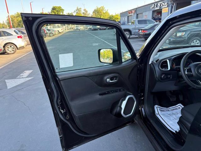 Photo of 2018 Black Jeep Renegade