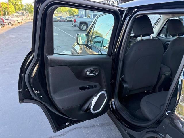 Photo of 2018 Black Jeep Renegade