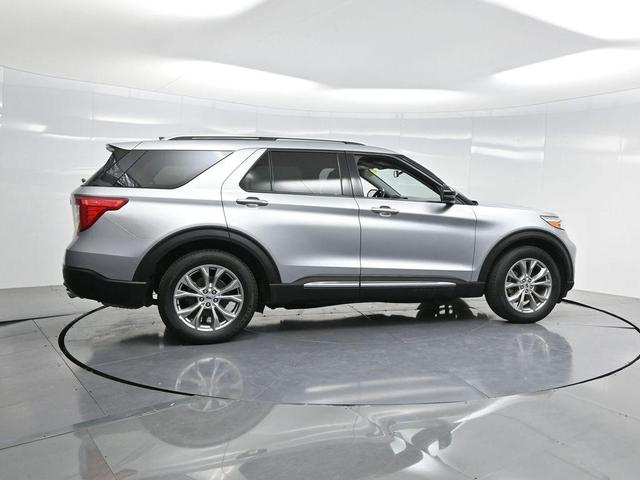 Photo of 2023 Silver Metallic Ford Explorer