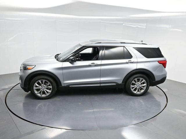 Photo of 2023 Silver Metallic Ford Explorer
