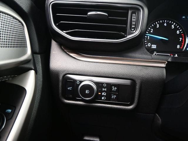 Photo of 2023 Silver Metallic Ford Explorer