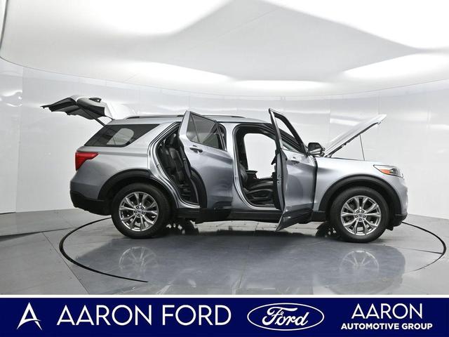 Photo of 2023 Silver Metallic Ford Explorer