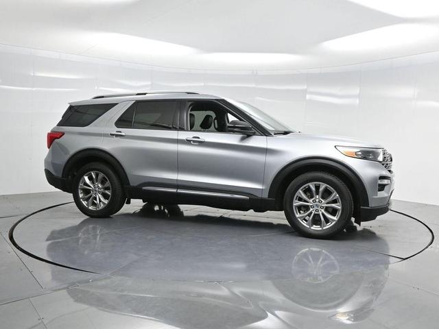 Photo of 2023 Silver Metallic Ford Explorer