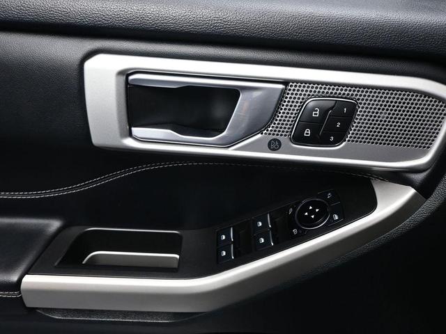 Photo of 2023 Silver Metallic Ford Explorer