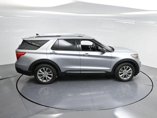 Photo of 2023 Silver Metallic Ford Explorer