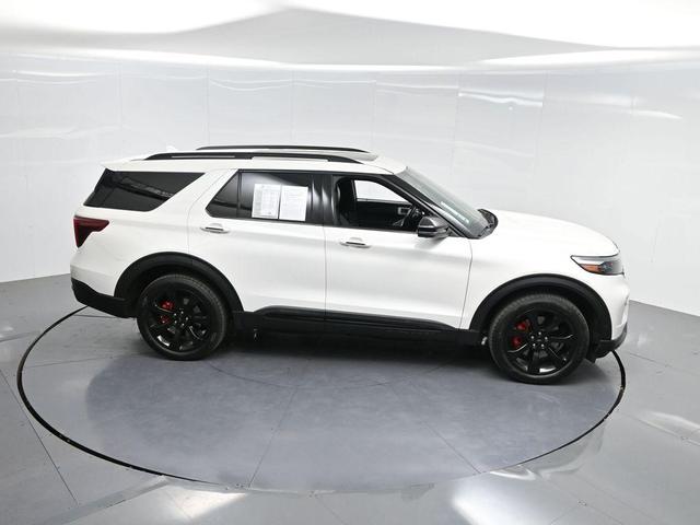 Photo of 2022 White Metallic Ford Explorer