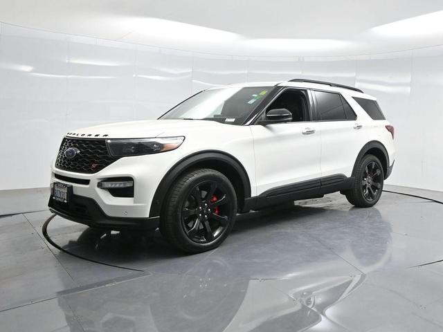 Photo of 2022 White Metallic Ford Explorer