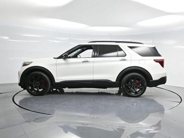 Photo of 2022 White Metallic Ford Explorer