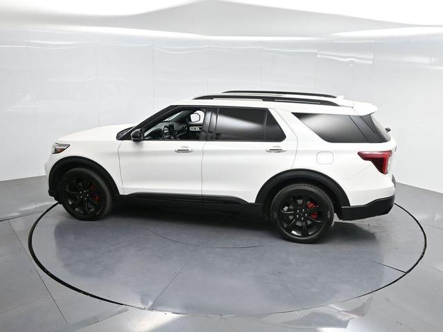 Photo of 2022 White Metallic Ford Explorer