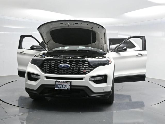 Photo of 2022 White Metallic Ford Explorer