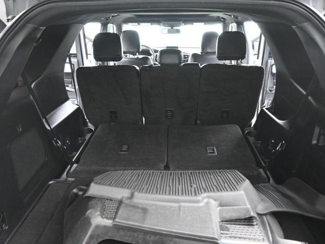 Photo of 2022 White Metallic Ford Explorer
