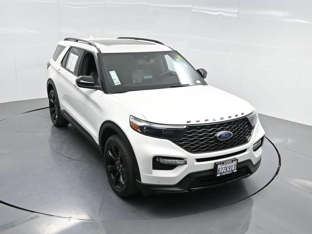 Photo of 2022 White Metallic Ford Explorer