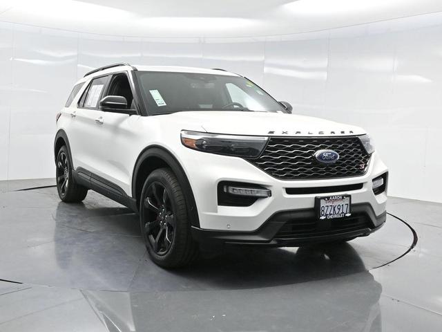 Photo of 2022 White Metallic Ford Explorer
