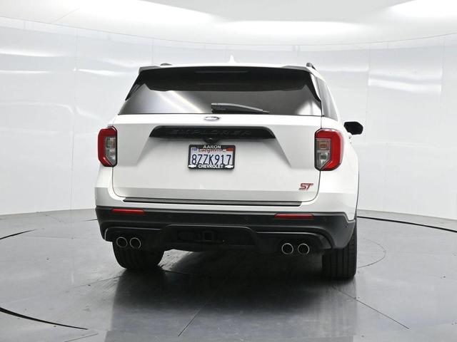 Photo of 2022 White Metallic Ford Explorer