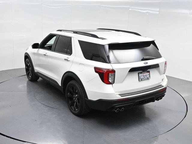 Photo of 2022 White Metallic Ford Explorer