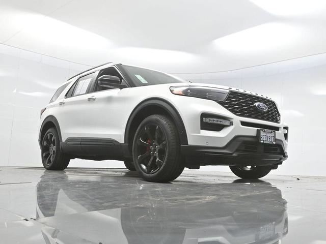 Photo of 2022 White Metallic Ford Explorer