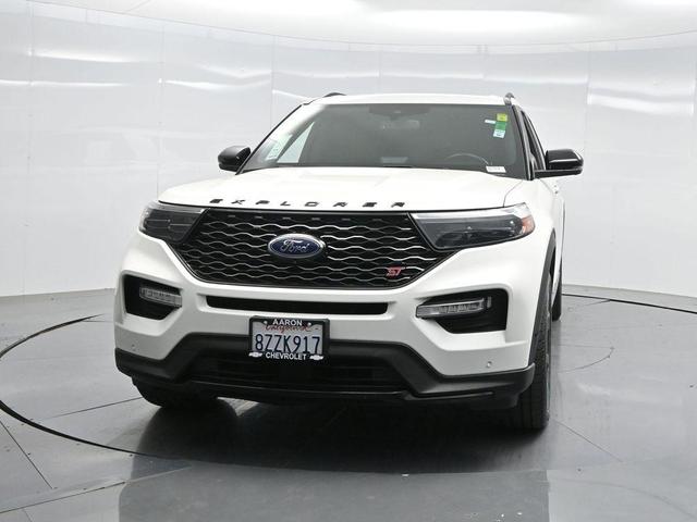 Photo of 2022 White Metallic Ford Explorer
