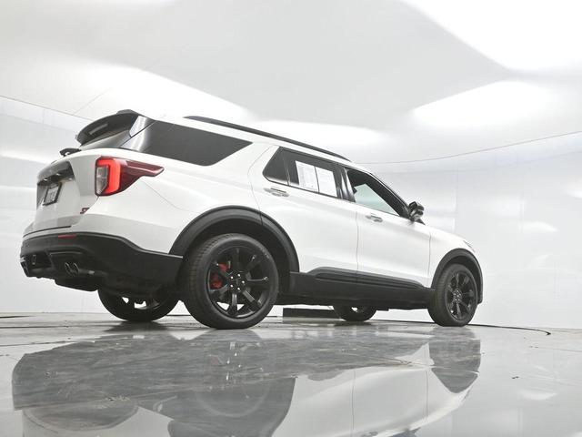Photo of 2022 White Metallic Ford Explorer