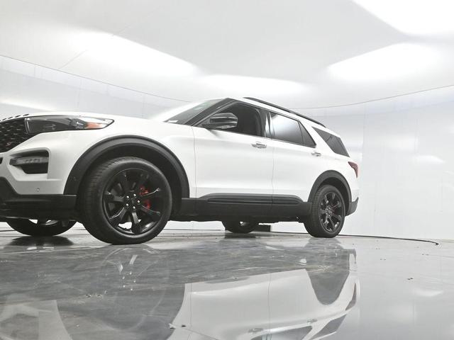 Photo of 2022 White Metallic Ford Explorer