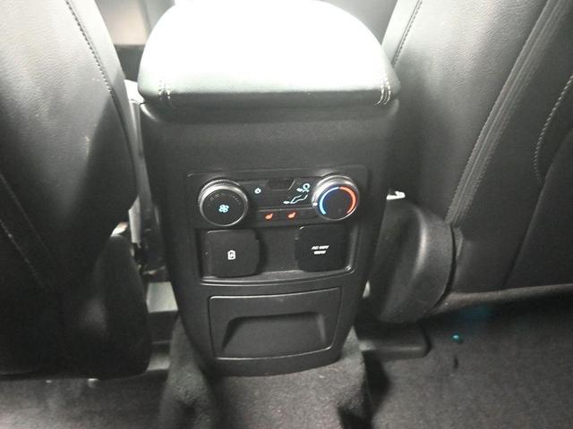 Photo of 2022 White Metallic Ford Explorer