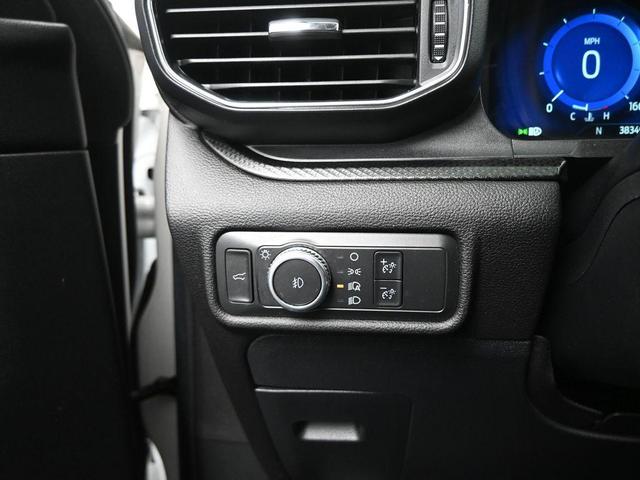 Photo of 2022 White Metallic Ford Explorer
