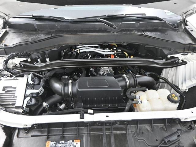 Photo of 2022 White Metallic Ford Explorer