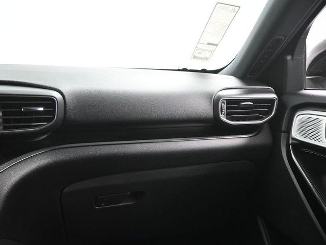 Photo of 2022 White Metallic Ford Explorer