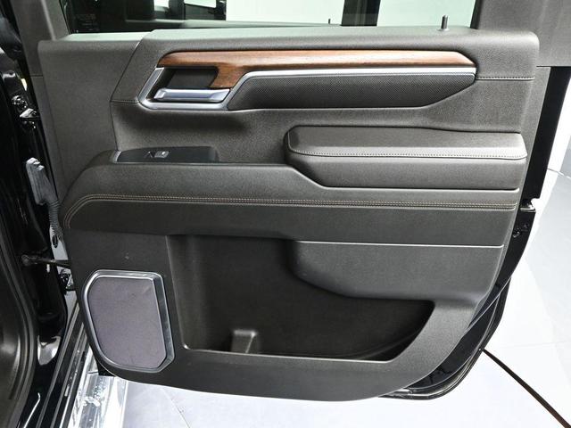 Photo of 2024 Black Chevrolet Silverado 2500