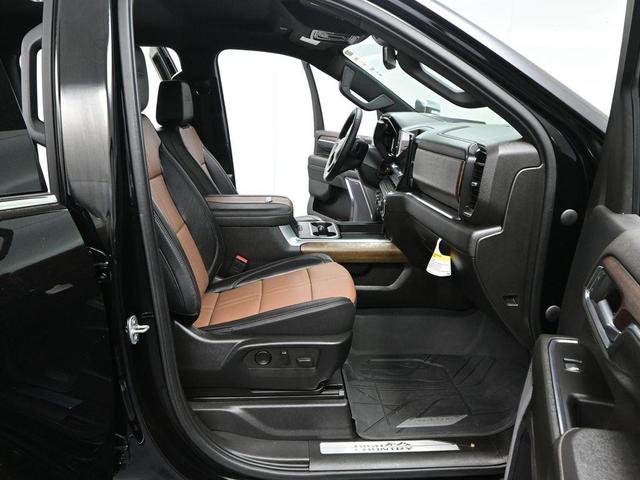 Photo of 2024 Black Chevrolet Silverado 2500