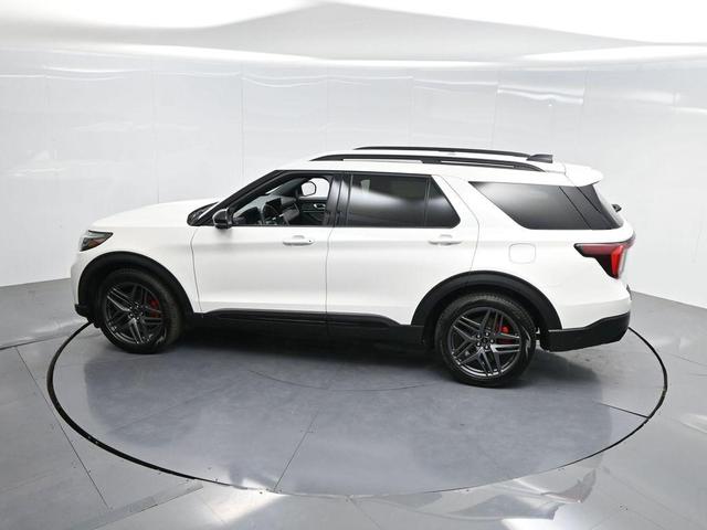 Photo of 2025 White Metallic Ford Explorer