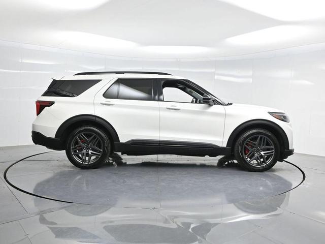 Photo of 2025 White Metallic Ford Explorer