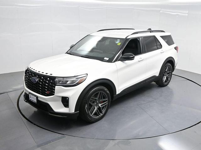 Photo of 2025 White Metallic Ford Explorer