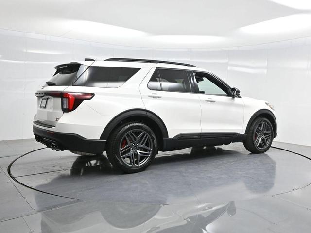 Photo of 2025 White Metallic Ford Explorer