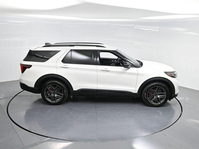 Photo of 2025 White Metallic Ford Explorer