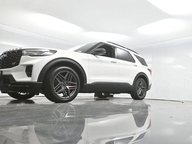 Photo of 2025 White Metallic Ford Explorer