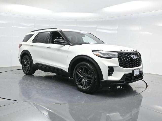 Photo of 2025 White Metallic Ford Explorer