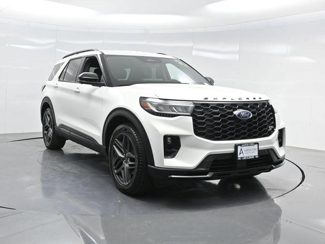 Photo of 2025 White Metallic Ford Explorer