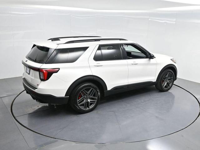 Photo of 2025 White Metallic Ford Explorer