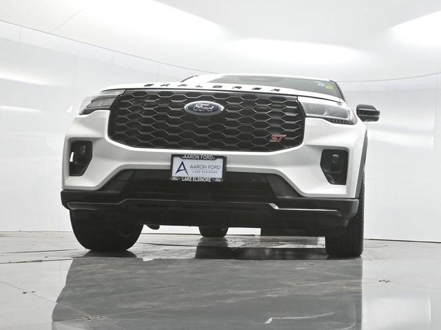 Photo of 2025 White Metallic Ford Explorer