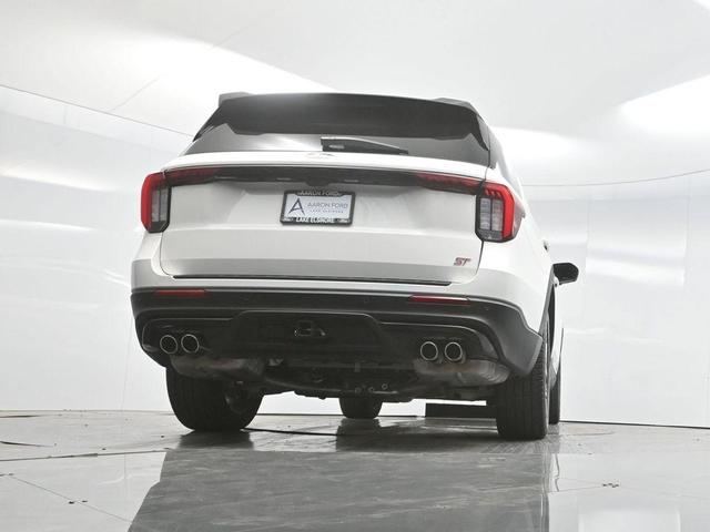 Photo of 2025 White Metallic Ford Explorer