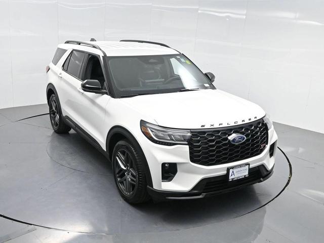 Photo of 2025 White Metallic Ford Explorer