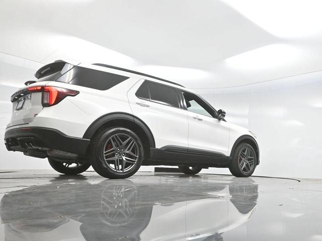 Photo of 2025 White Metallic Ford Explorer