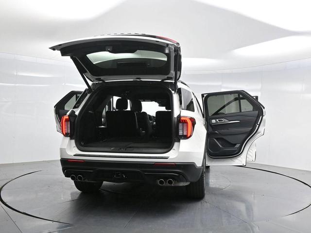Photo of 2025 White Metallic Ford Explorer