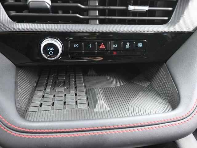 Photo of 2025 White Metallic Ford Explorer