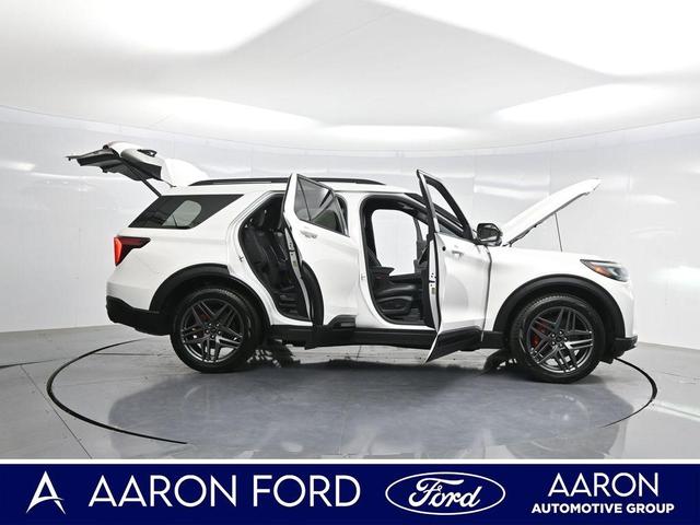 Photo of 2025 White Metallic Ford Explorer